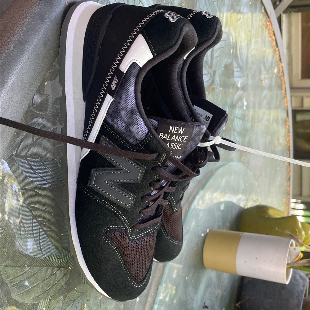 New Balance 996 Classic Black and White Sneakers